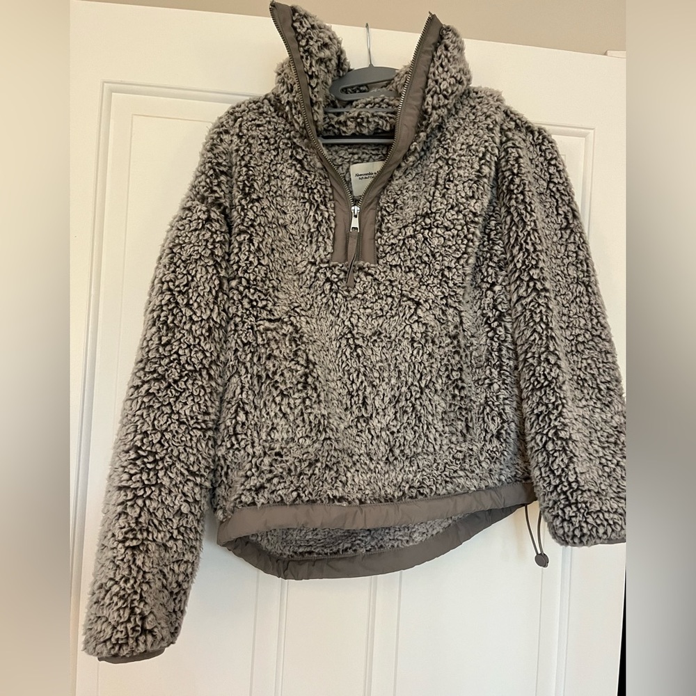 Abercrombie teddy half zip NWOT